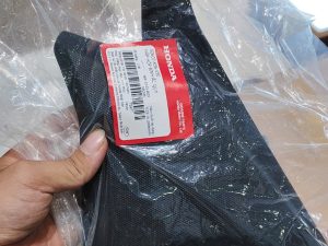 50607-K56-V50 - NẮP HỘP BÌNH ẮC QUY